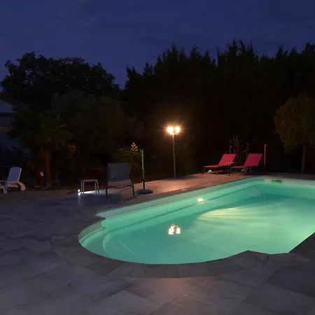 Aux Belles - Adults Only Oda ve Kahvaltı Caux-et-Sauzens