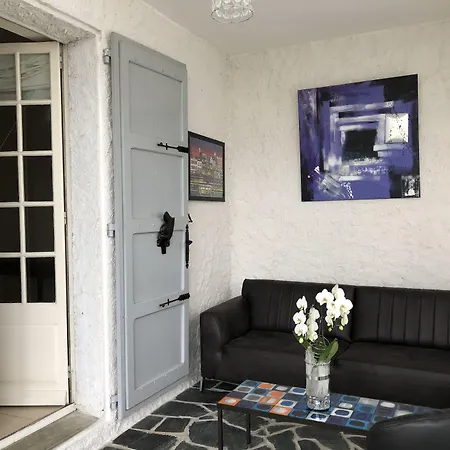 Aux Belles - Adults Only Bed & Breakfast